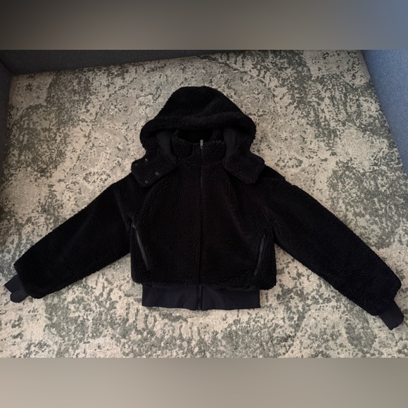 Women's Black Alo Foxy Sherpa Jacket, Small - Picture 4 of 7